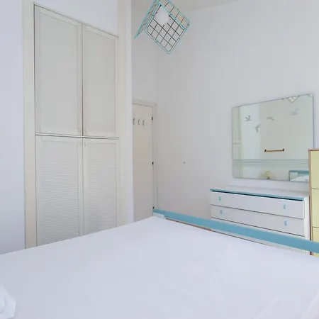 Trilocale Con Terrazzino A - M025 * Marcelli